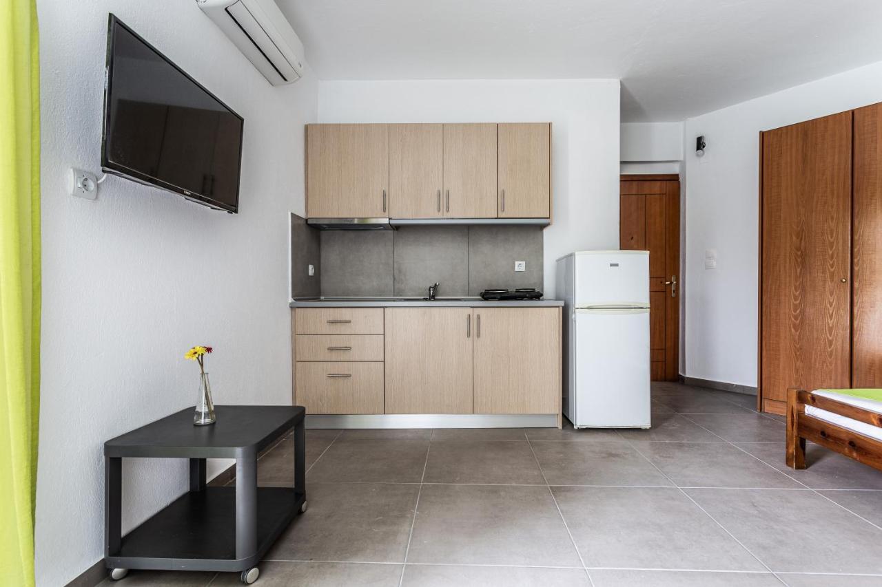 Mike'S Apartments Néoi Póroi Eksteriør billede
